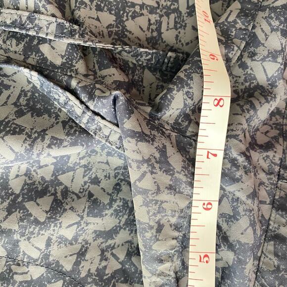 Duluth Trading Co. Dark Blue Floral Print Go-Go Elastic Waist Shorts Size Large - Picture 4 of 9